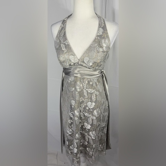 BARI JAY PETITE SILVER FLORAL LACE HALTER DRESS SZ 4 - Picture 2 of 11